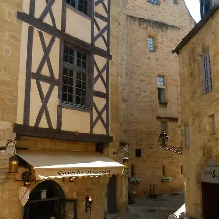 Les Toits De * سارلا لا كانيدا